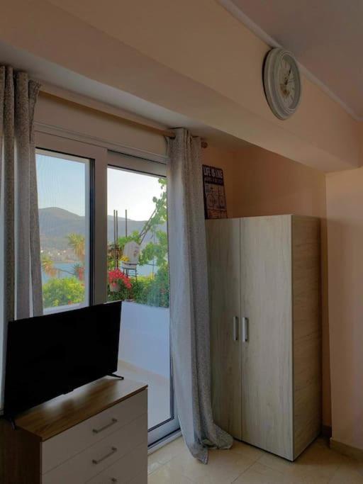 Studio With Unique View Near The Beach! Pórto Ráfti Eksteriør billede